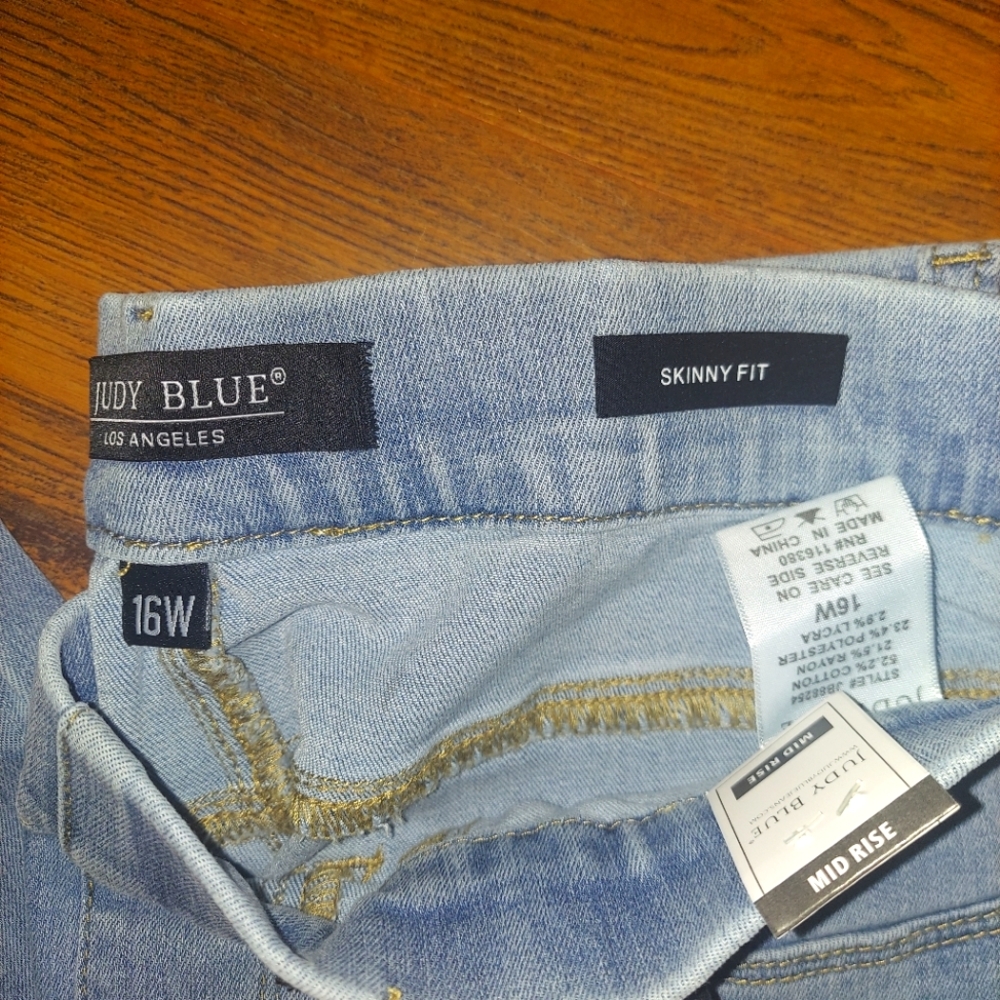 Judy Blue Jeans - Picture 9 of 9